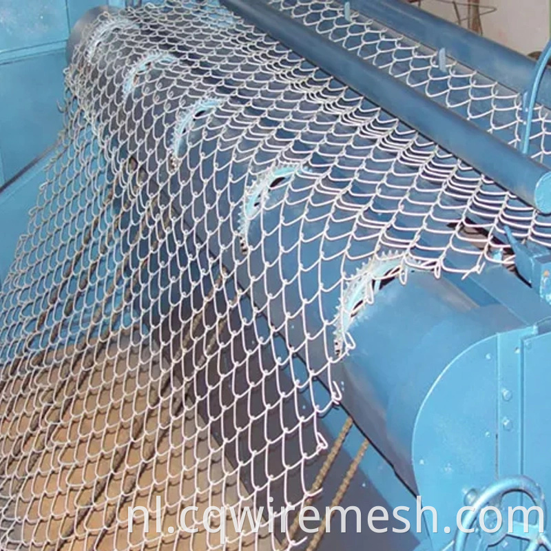 8 voet gebruikte luchthavengegalvaniseerd cycloon draad mesh schermen 1,5 inch kettingschakelrollen gegalvaniseerde gabionwand